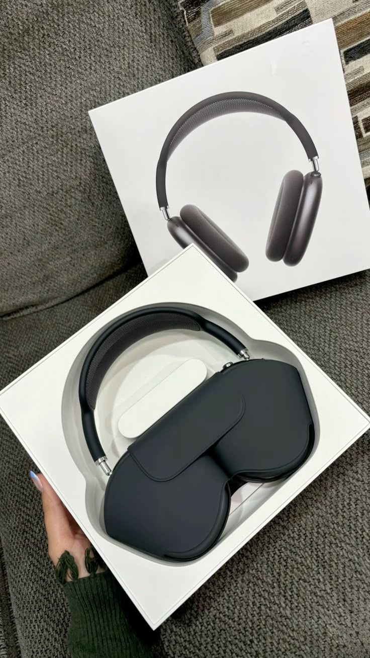 AirPods Pro Max –